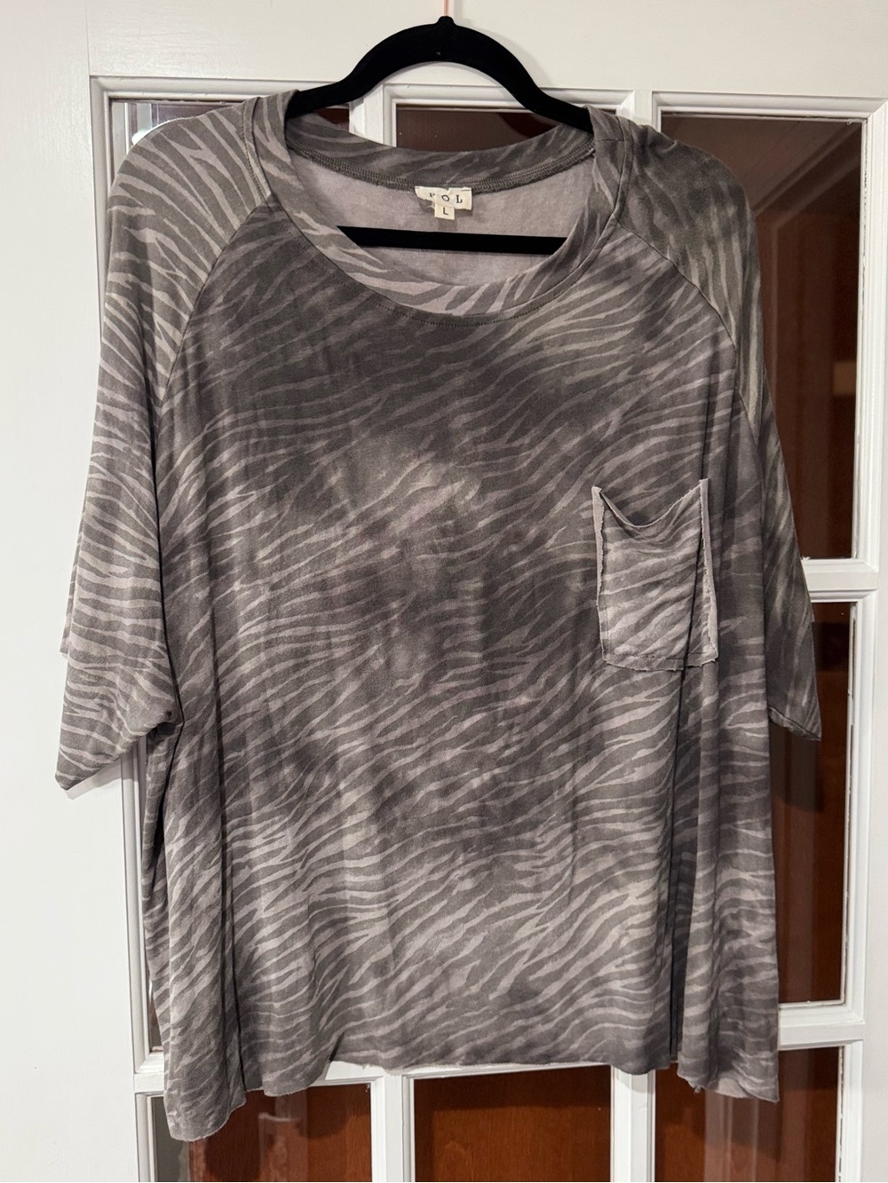 EUC POL Gray Zebra-Print Pocket Tee